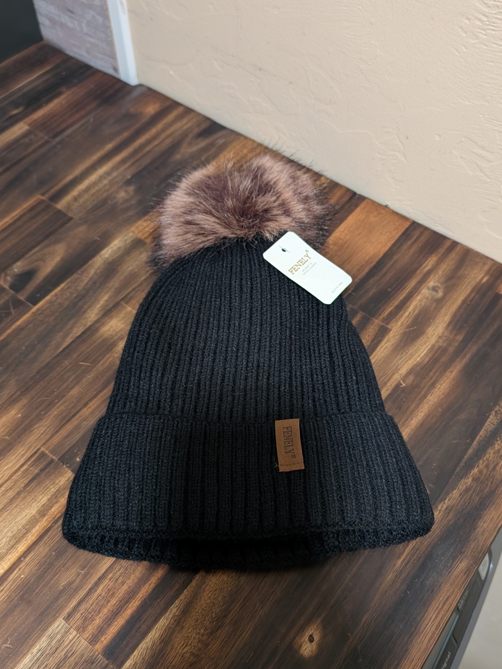 NWT Woman's Unisex Fenley Heavy Fleece Lined Black Beanie w/Brown Faux Fur Pom